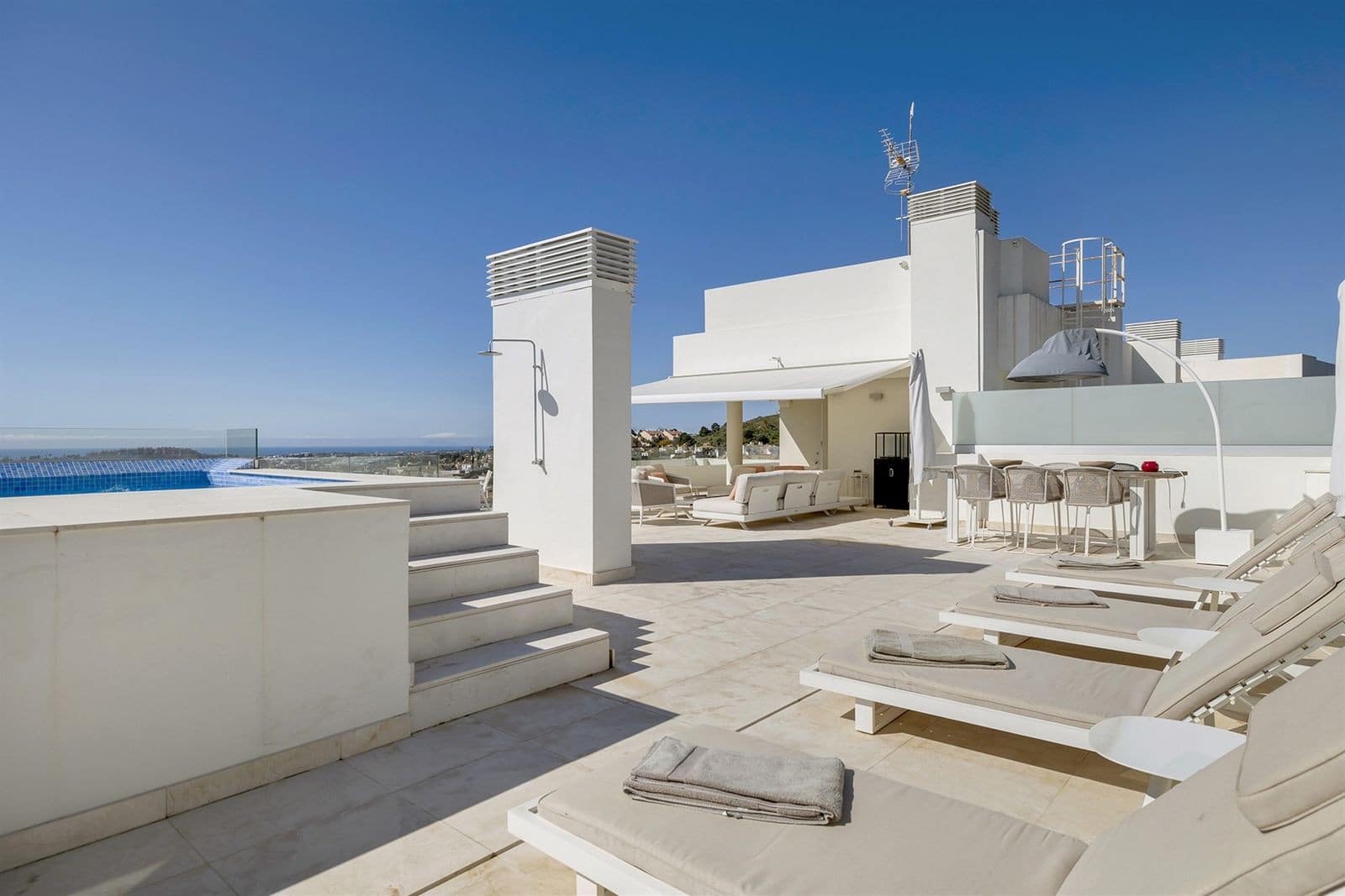 3 bedroom Penthouse for sale in Nueva Andalucia with pool garage - € 1,950,000 (Ref: 9701428)