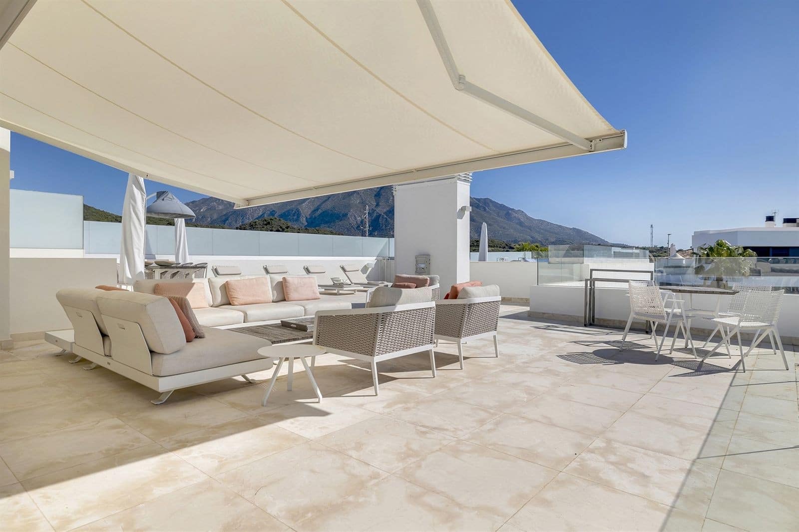 3 bedroom Penthouse for sale in Nueva Andalucia with pool garage - € 1,950,000 (Ref: 9701428)
