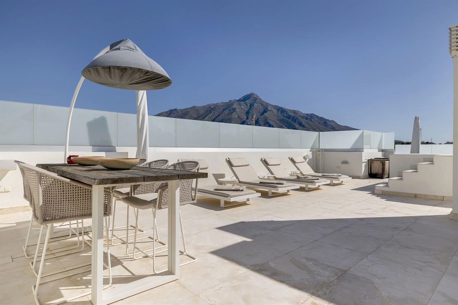 3 bedroom Penthouse for sale in Nueva Andalucia with pool garage - € 1,950,000 (Ref: 9701428)