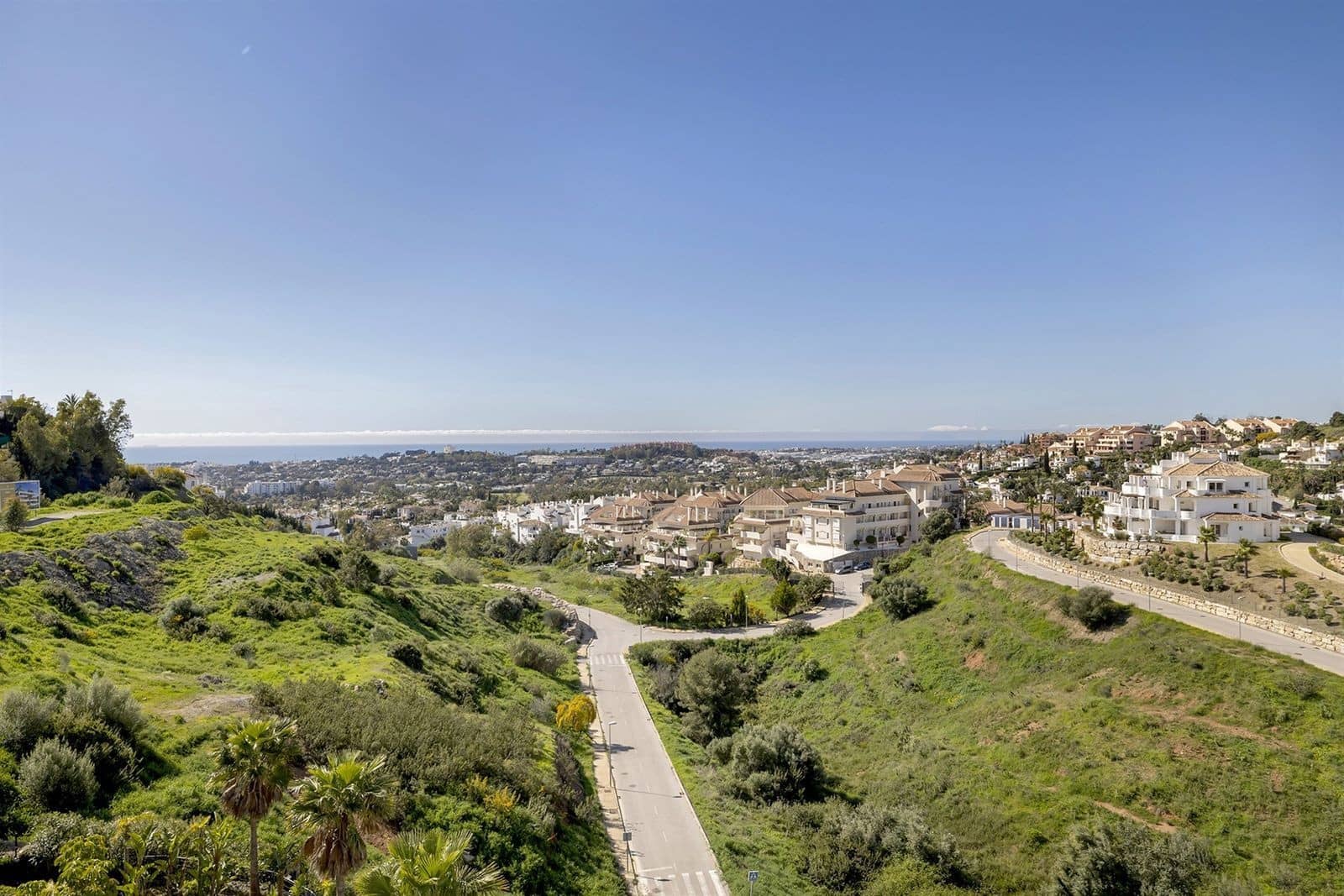 3 bedroom Penthouse for sale in Nueva Andalucia with pool garage - € 1,950,000 (Ref: 9701428)