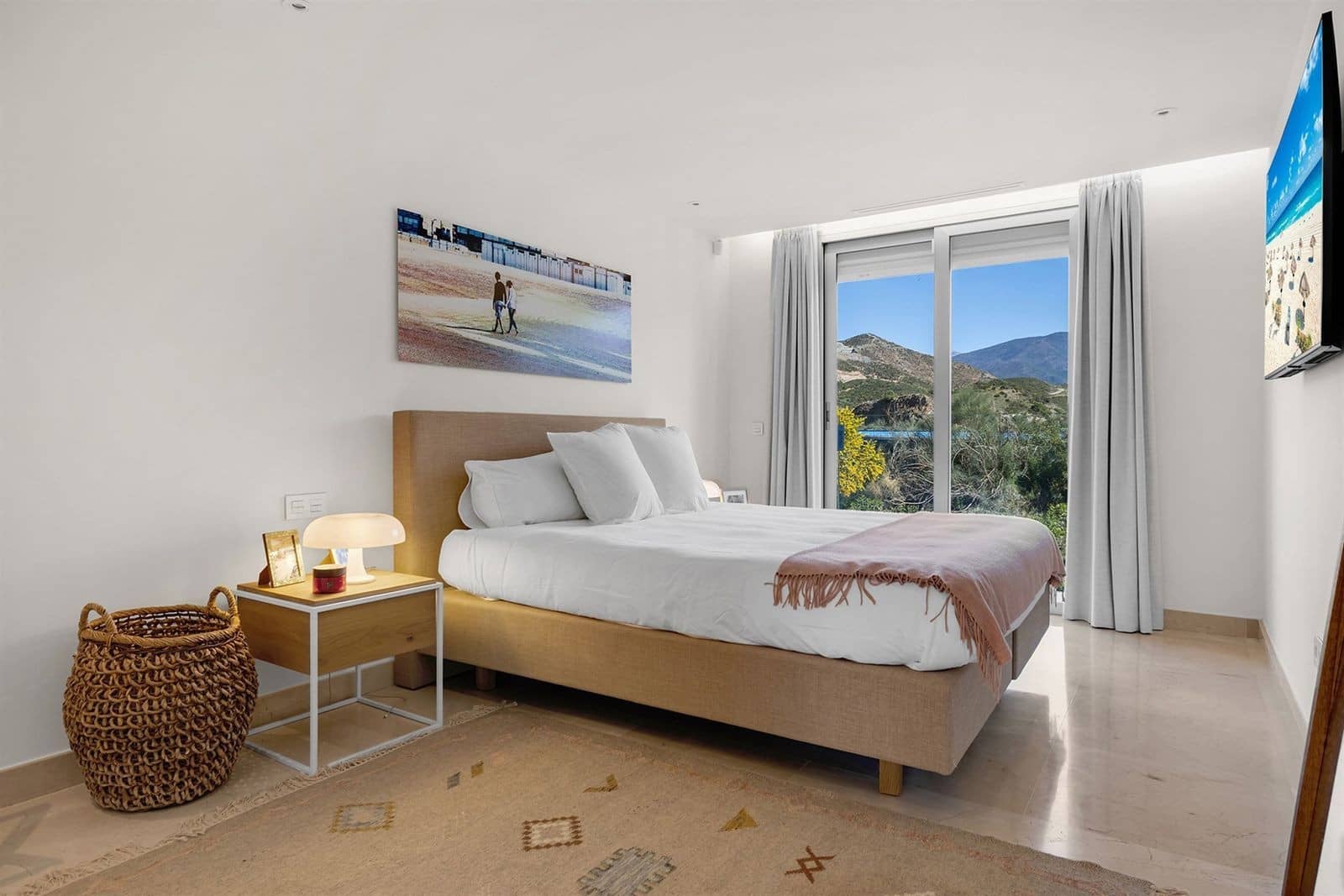 3 bedroom Penthouse for sale in Nueva Andalucia with pool garage - € 1,950,000 (Ref: 9701428)