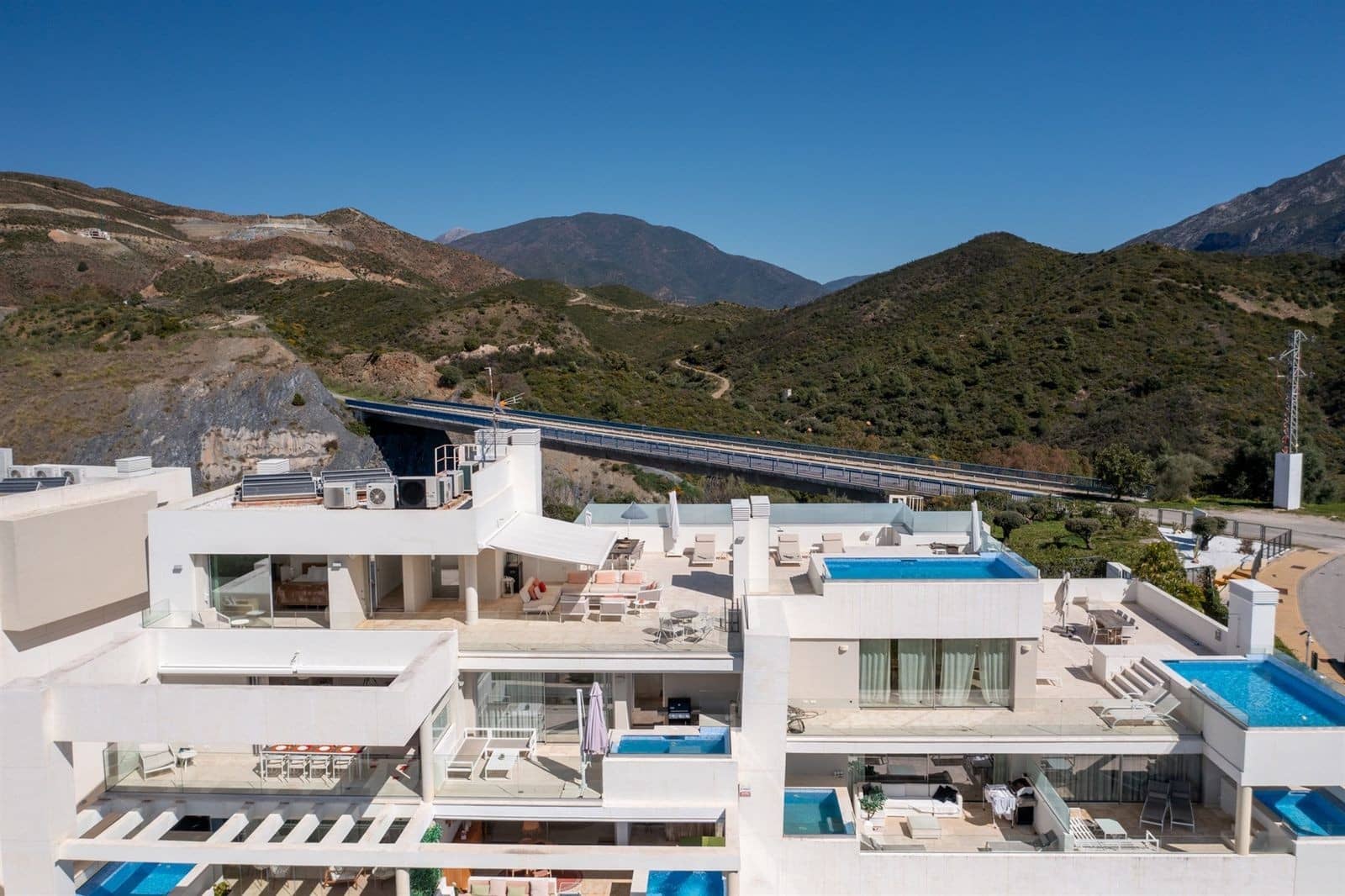 3 bedroom Penthouse for sale in Nueva Andalucia with pool garage - € 1,950,000 (Ref: 9701428)