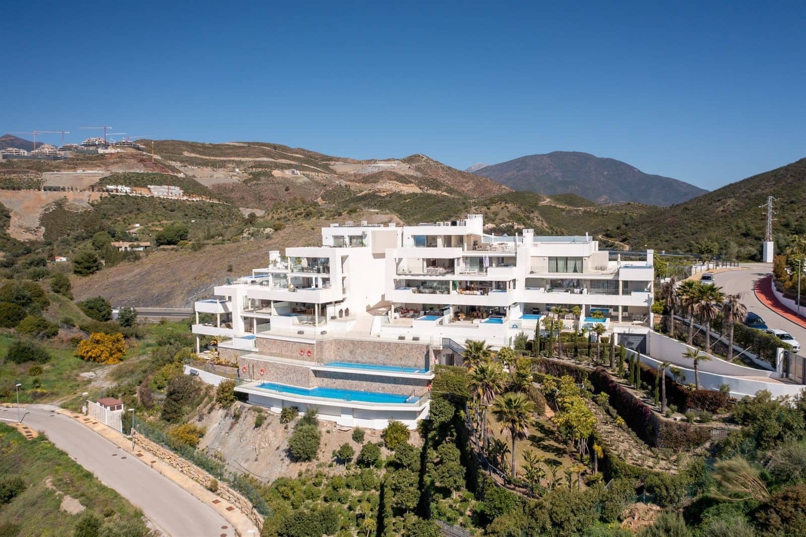 3 bedroom Penthouse for sale in Nueva Andalucia with pool garage - € 1,950,000 (Ref: 9701428)