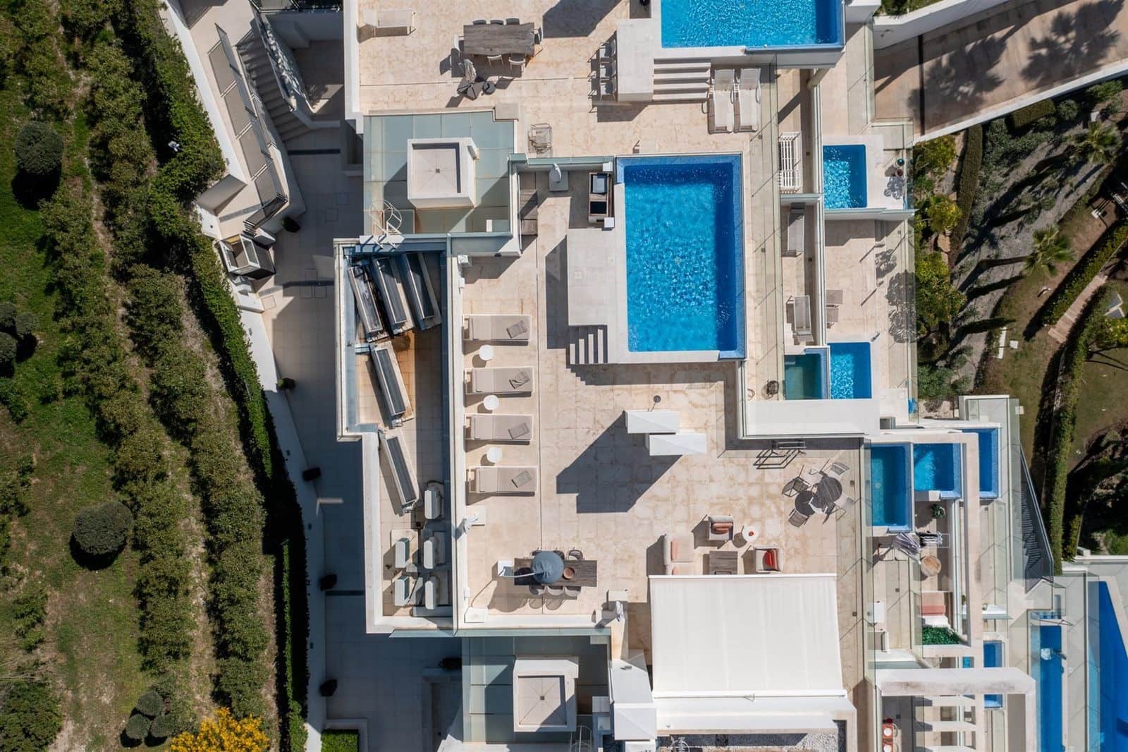 3 bedroom Penthouse for sale in Nueva Andalucia with pool garage - € 1,950,000 (Ref: 9701428)