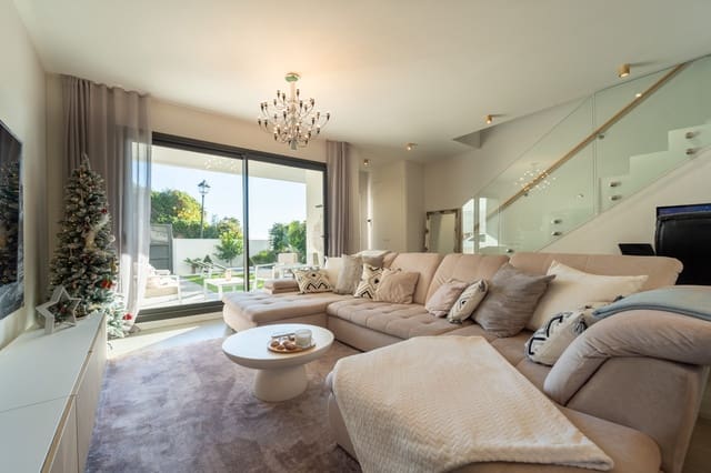 3 soverom Kjedet enebolig til salgs i Riviera del Sol, Mijas med svømmebasseng garasje - € 649 000 (Ref: 9707492)