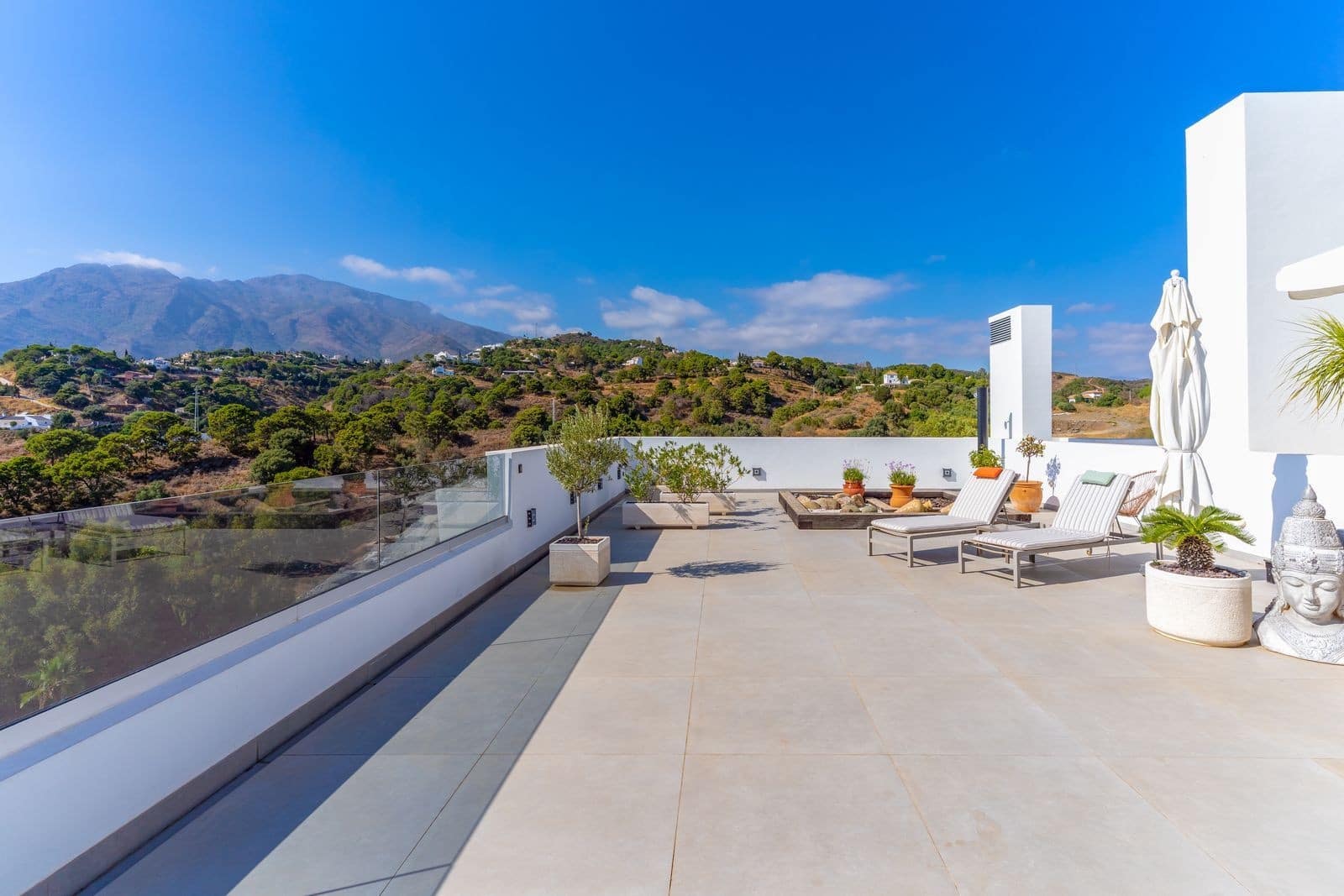 2 sovrum Takvåning till salu i Estepona med pool garage - 998 000 € (Ref: 9711195)