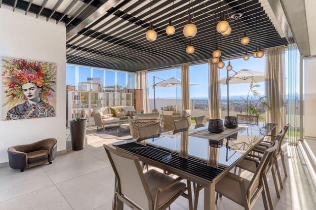 2 sovrum Takvåning till salu i Estepona med pool garage - 998 000 € (Ref: 9711195)