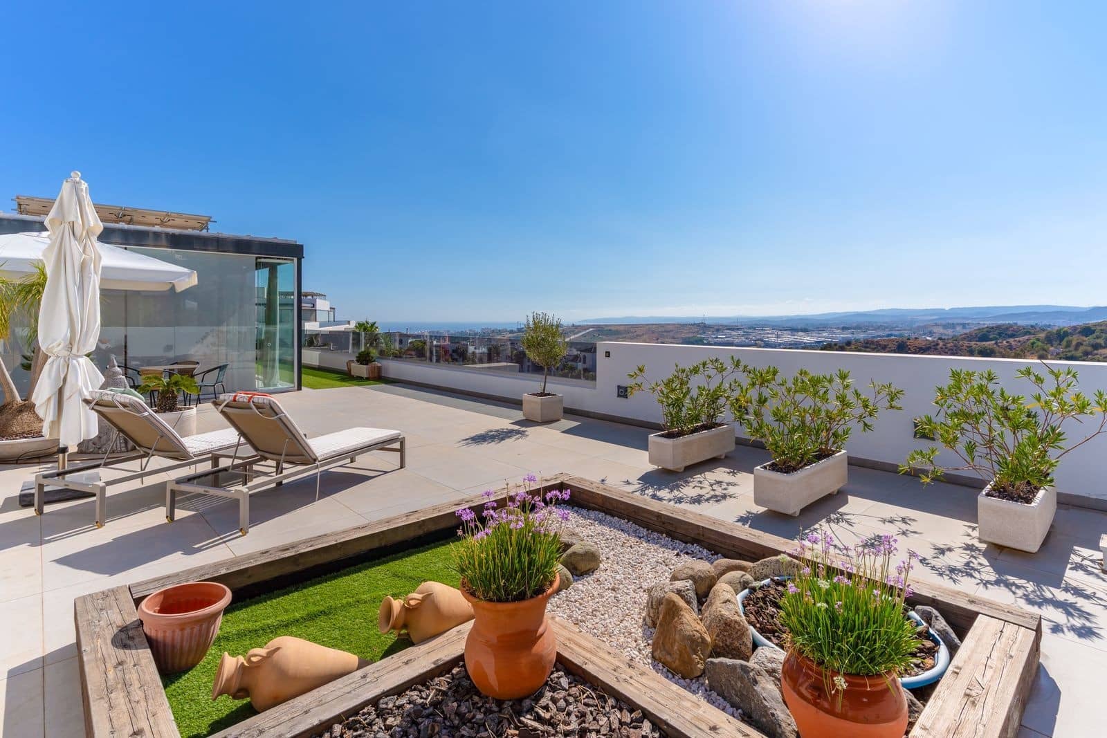 2 soverom Penthouse til salgs i Estepona med svømmebasseng garasje - € 998 000 (Ref: 9711195)