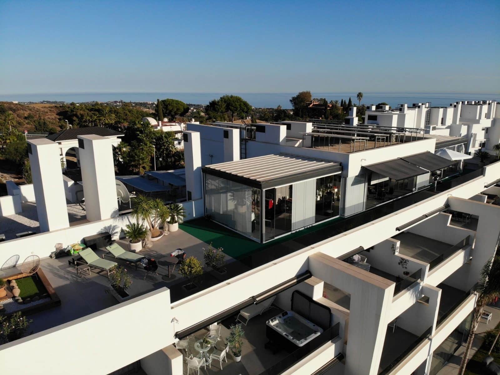 2 soverom Penthouse til salgs i Estepona med svømmebasseng garasje - € 998 000 (Ref: 9711195)