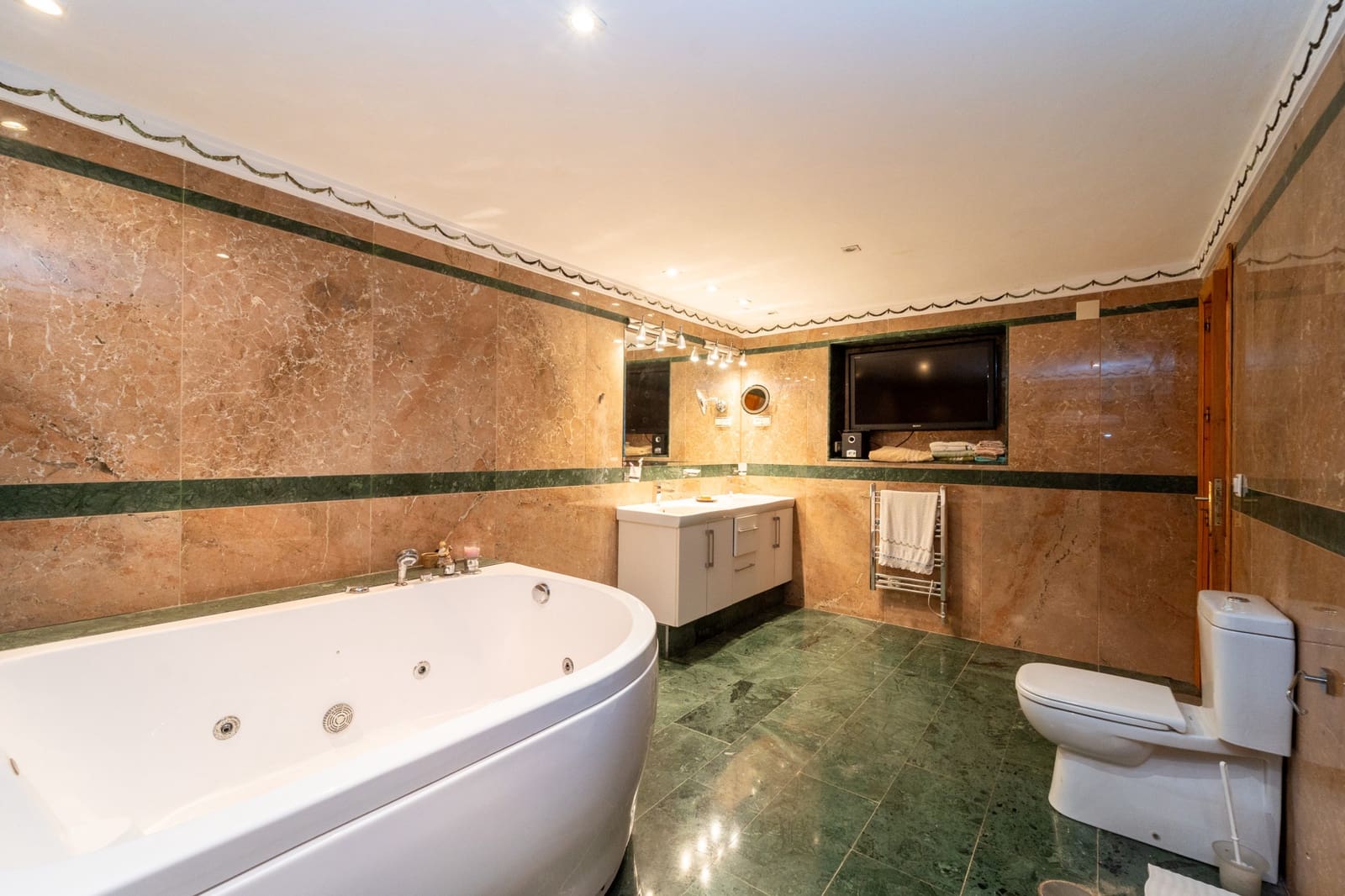 4 bedroom Villa for sale in Torremuelle with garage - € 1,390,000 (Ref: 9711196)