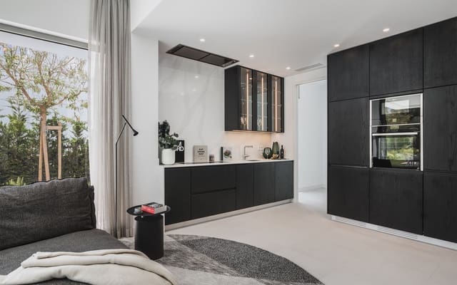 4 sypialnia Willa na sprzedaż w Marbella z basenem garażem - 2 595 000 € (Ref: 9711199)