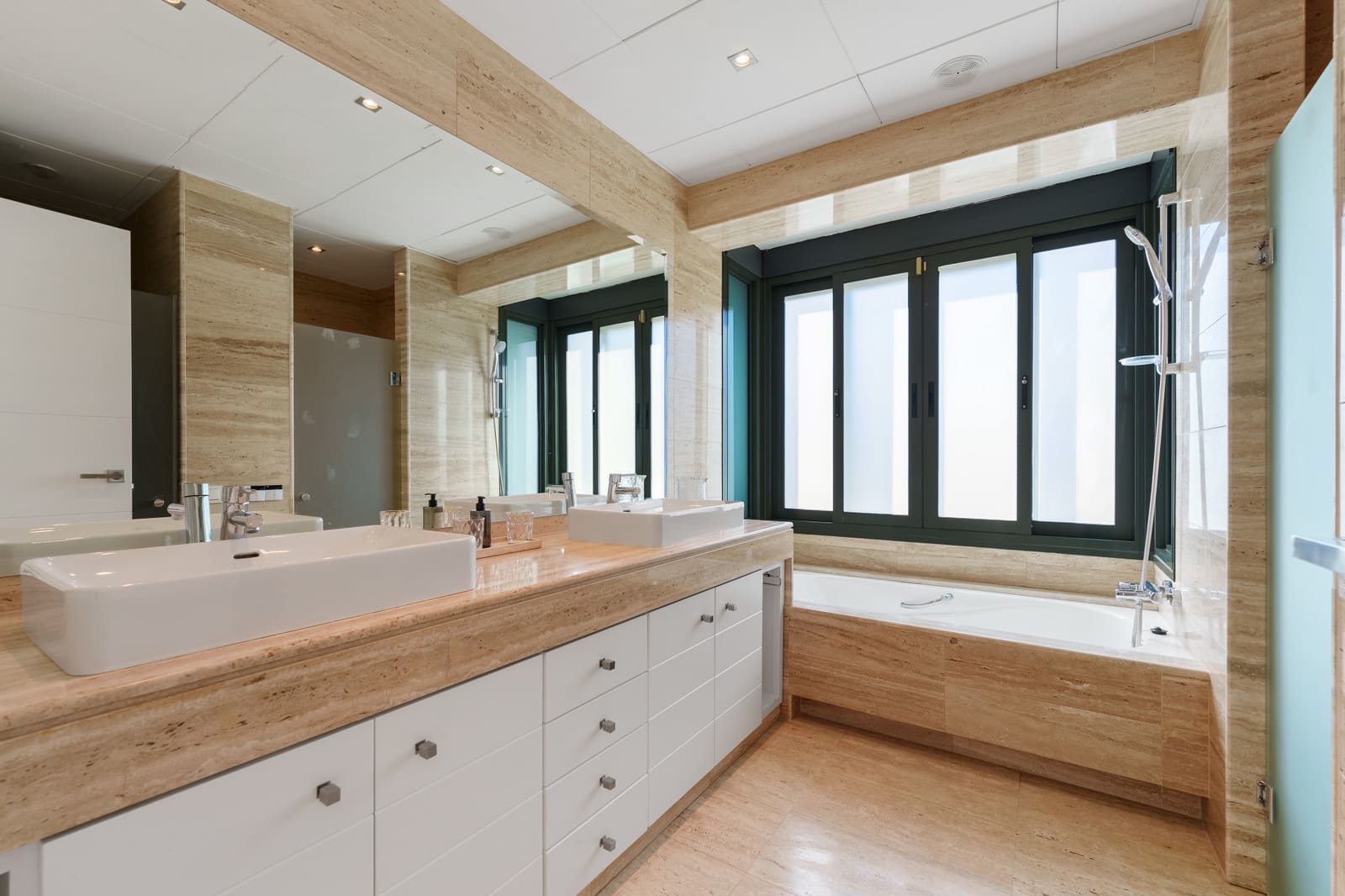 4 slaapkamer Villa te koop in Marbella met zwembad garage - € 4.390.000 (Ref: 9714638)