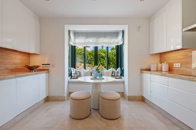 4 sypialnia Willa na sprzedaż w Marbella z basenem garażem - 4 390 000 € (Ref: 9714638)