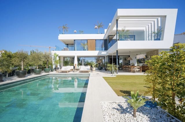 4 bedroom Villa for sale in Marbella with pool garage - € 3,750,000 (Ref: 9714639)