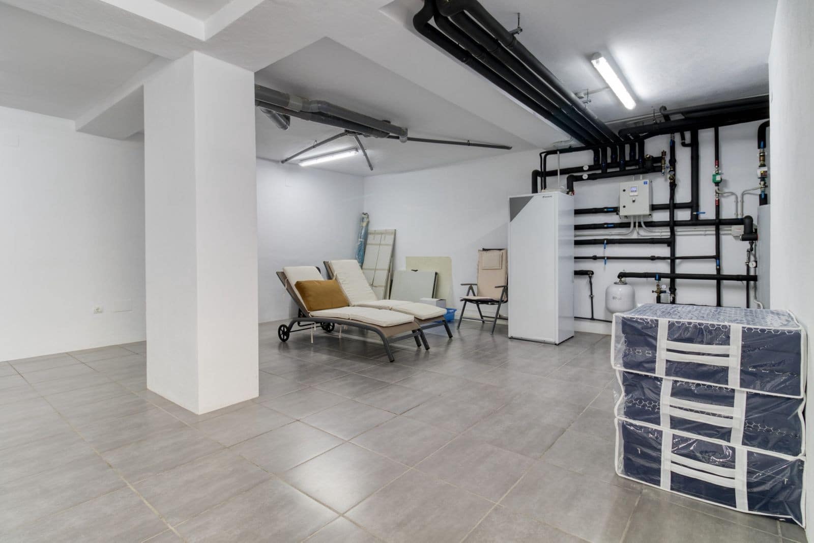 4 bedroom Villa for sale in La Cala de Mijas with pool garage - € 2,395,000 (Ref: 9719717)