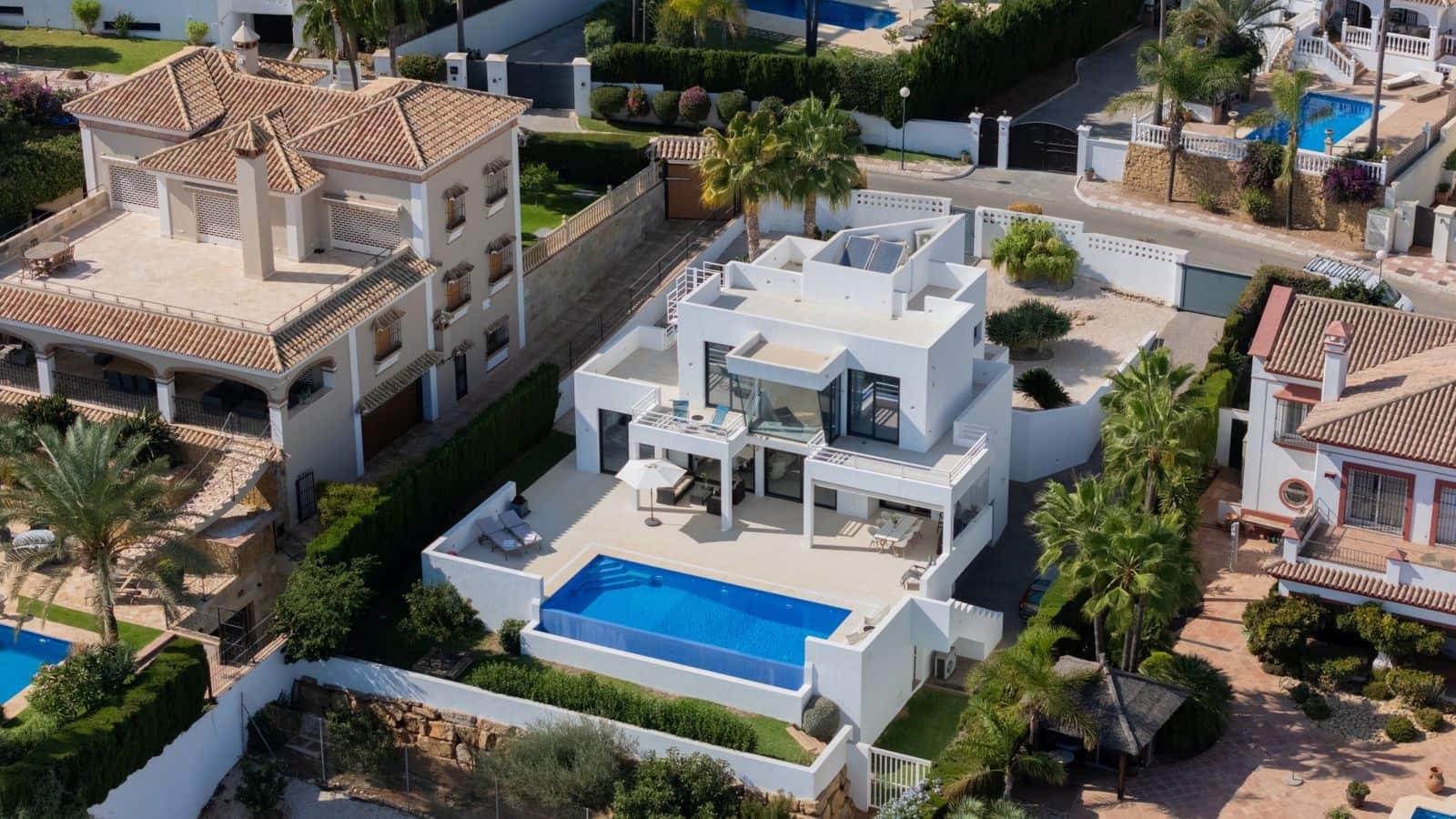 4 bedroom Villa for sale in La Cala de Mijas with pool garage - € 2,395,000 (Ref: 9719717)