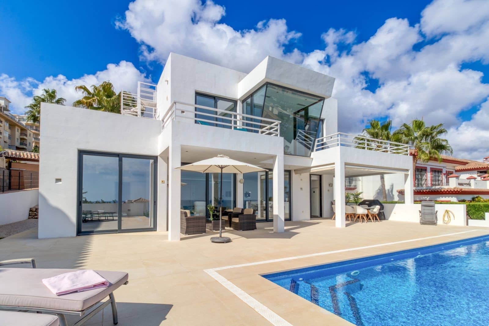 4 bedroom Villa for sale in La Cala de Mijas with pool garage - € 2,395,000 (Ref: 9719717)