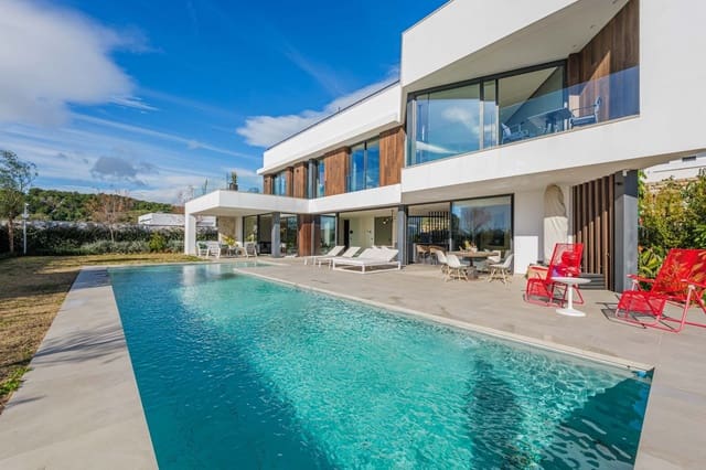 3 soverom Villa til salgs i Málaga by med svømmebasseng garasje - € 3 000 000 (Ref: 9719718)