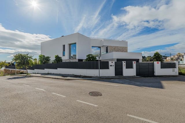 3 soverom Villa til salgs i Málaga by med svømmebasseng garasje - € 3 000 000 (Ref: 9719718)