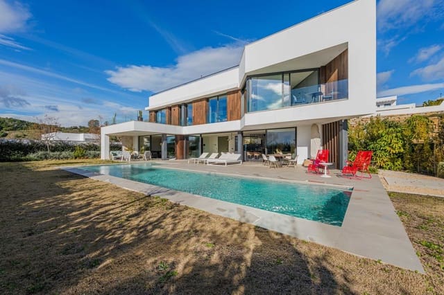 3 soverom Villa til salgs i Málaga by med svømmebasseng garasje - € 3 000 000 (Ref: 9719718)