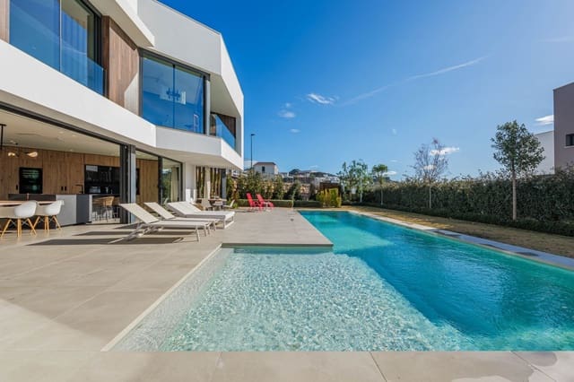 3 soverom Villa til salgs i Málaga by med svømmebasseng garasje - € 3 000 000 (Ref: 9719718)