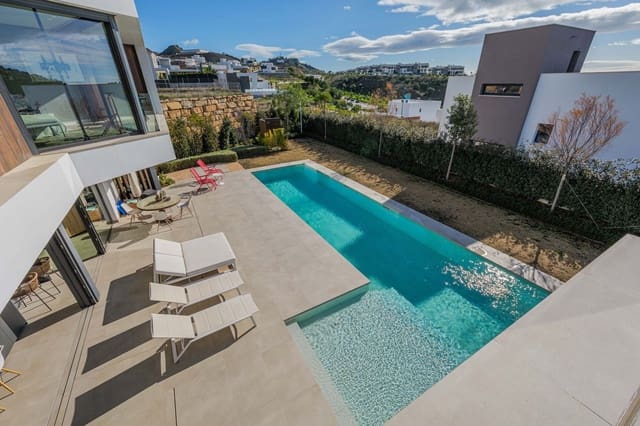 3 soverom Villa til salgs i Málaga by med svømmebasseng garasje - € 3 000 000 (Ref: 9719718)