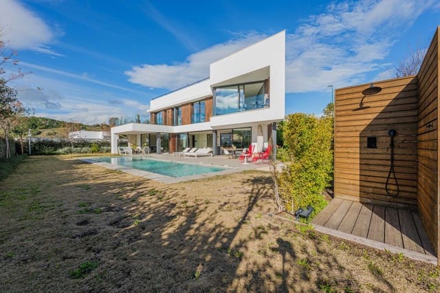 3 soverom Villa til salgs i Málaga by med svømmebasseng garasje - € 3 000 000 (Ref: 9719718)