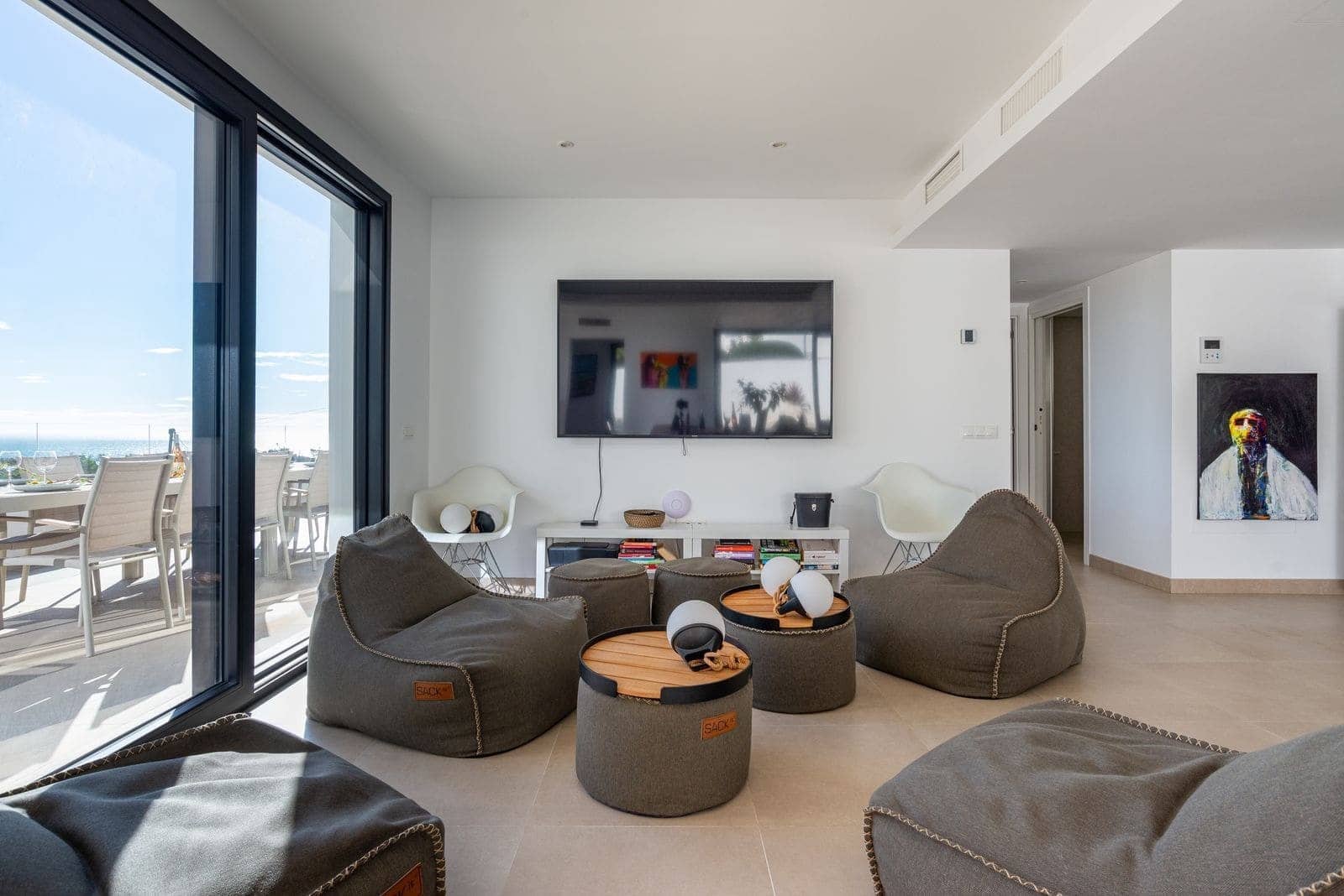 6 bedroom Villa for sale in La Cala de Mijas with pool garage - € 2,100,000 (Ref: 9721449)