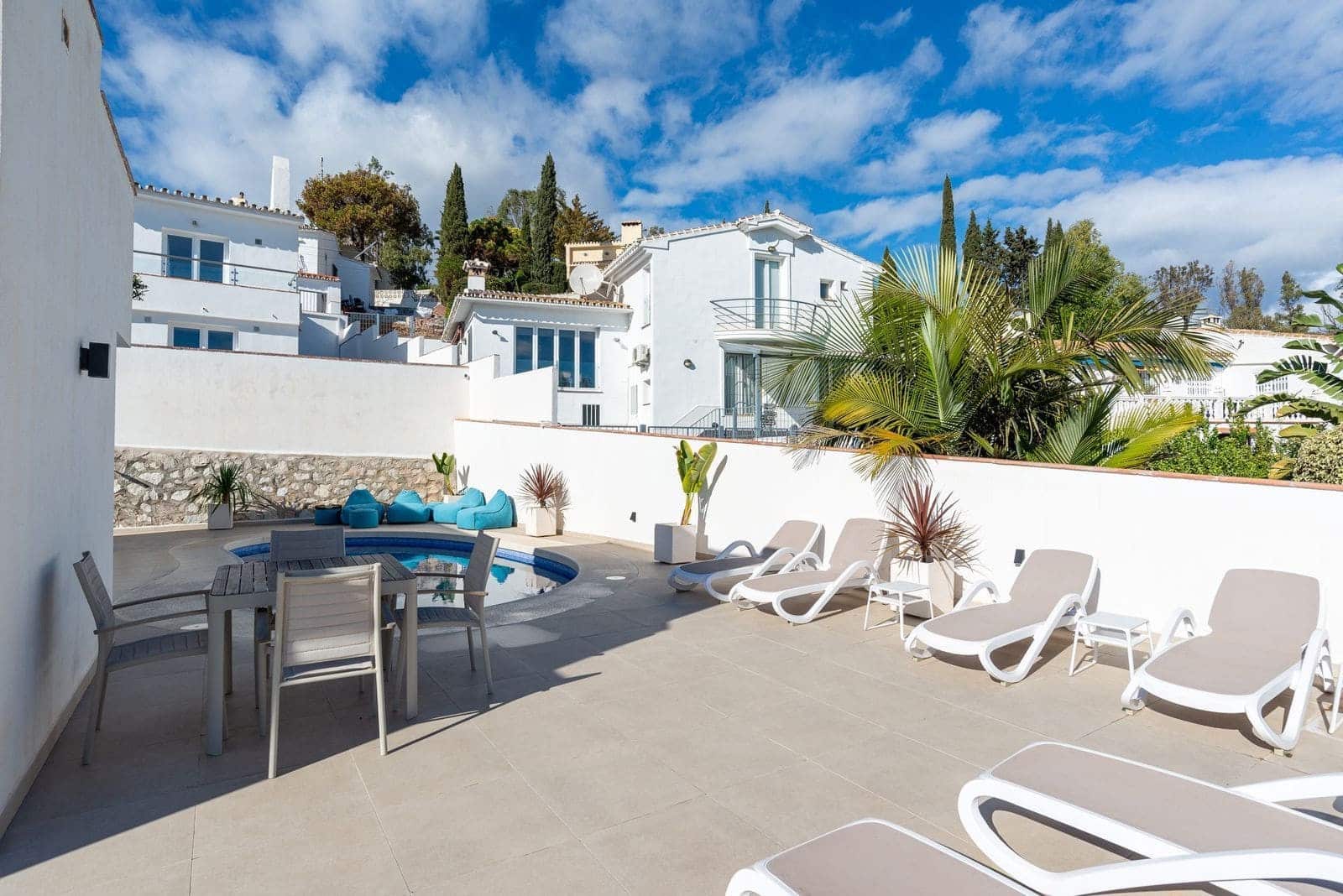 6 bedroom Villa for sale in La Cala de Mijas with pool garage - € 2,100,000 (Ref: 9721449)