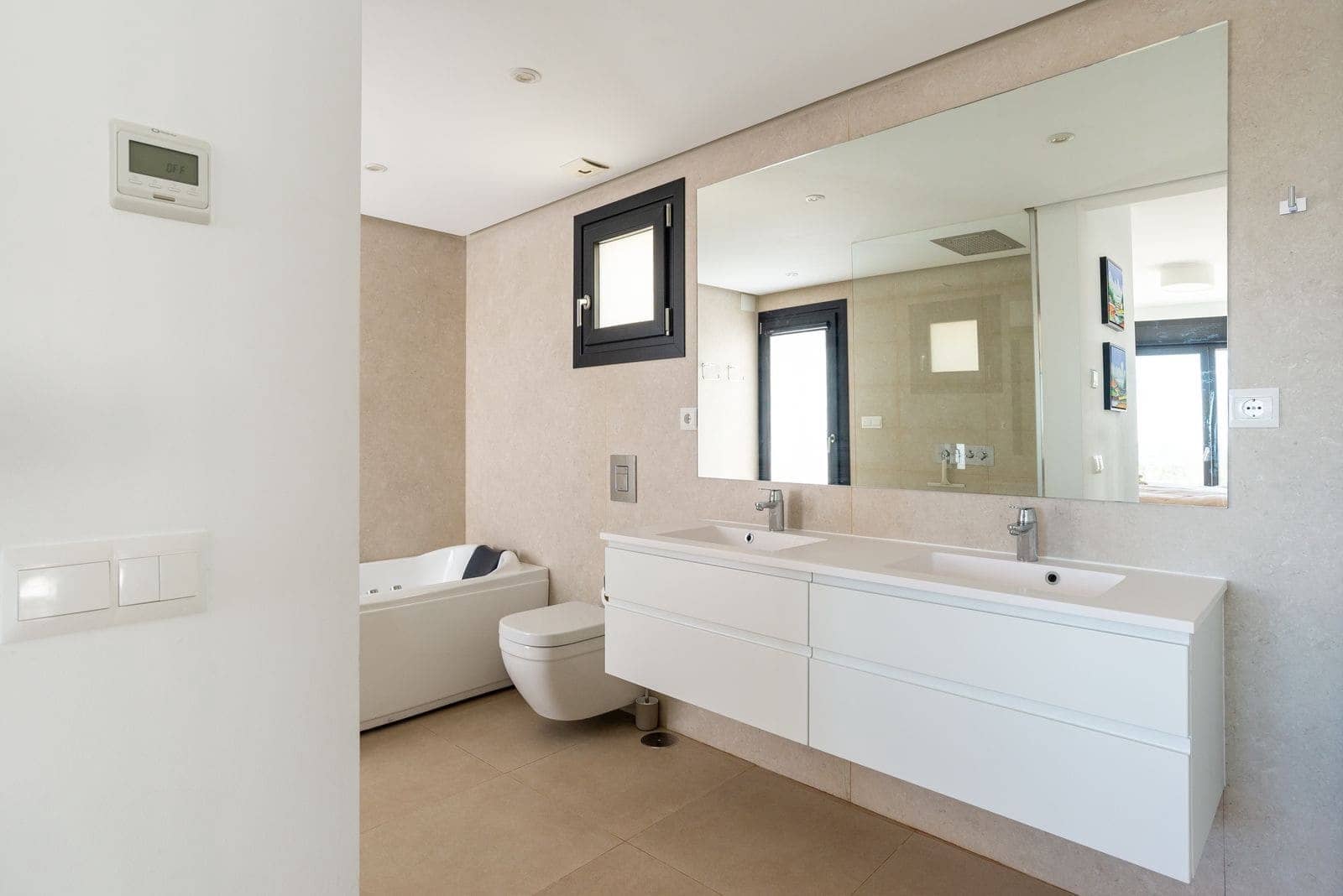 6 bedroom Villa for sale in La Cala de Mijas with pool garage - € 2,100,000 (Ref: 9721449)