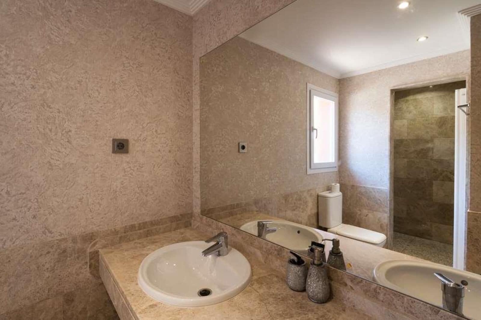 3 bedroom Semi-detached Villa for sale in Marbella with pool garage - € 1,000,000 (Ref: 9721451)