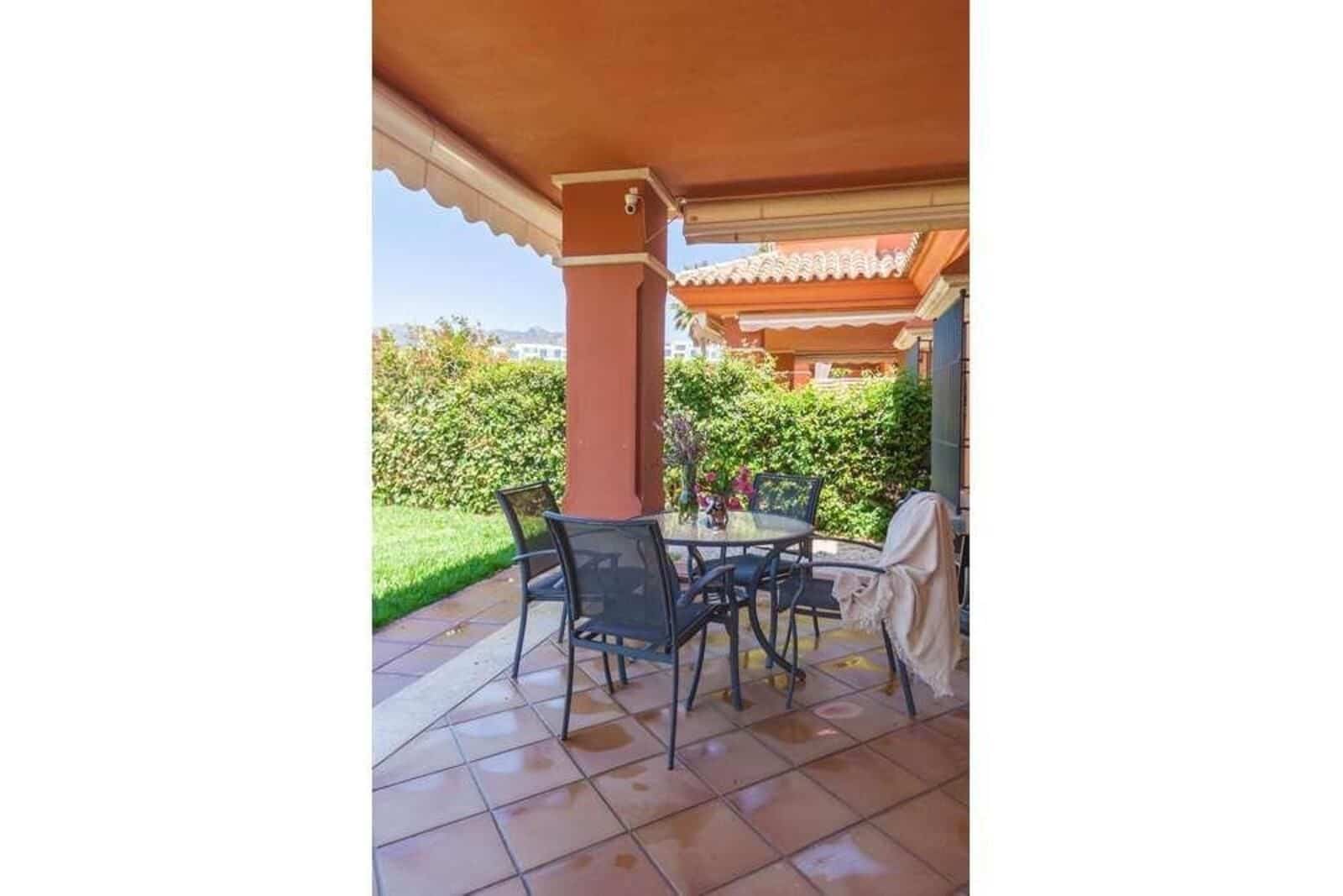 3 soverom Kjedet enebolig til salgs i Marbella med svømmebasseng garasje - € 1 000 000 (Ref: 9721451)