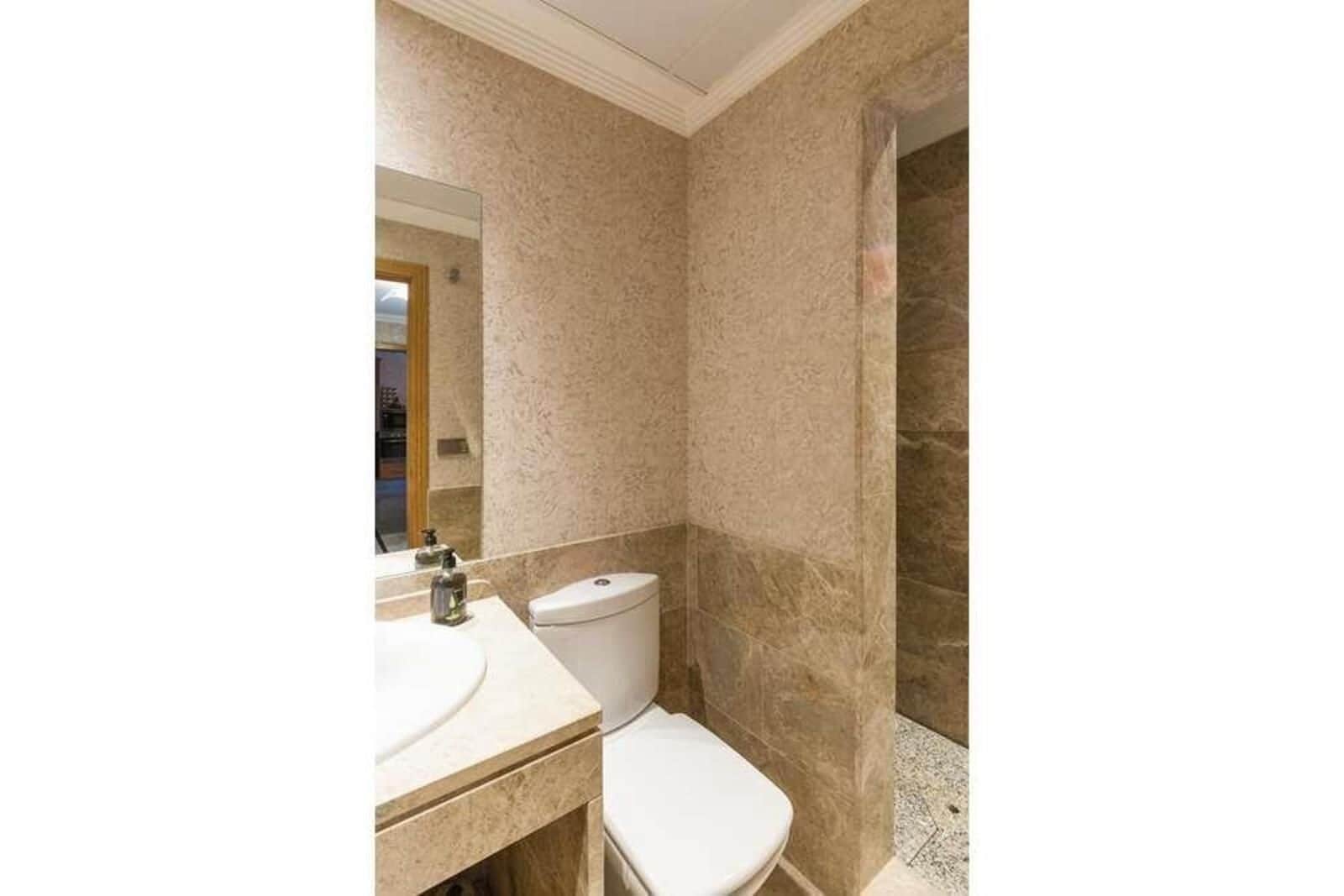 3 soverom Kjedet enebolig til salgs i Marbella med svømmebasseng garasje - € 1 000 000 (Ref: 9721451)