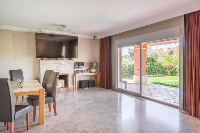Pareado de 3 habitaciones en Marbella en venta con piscina garaje - 1.000.000 € (Ref: 9721451)