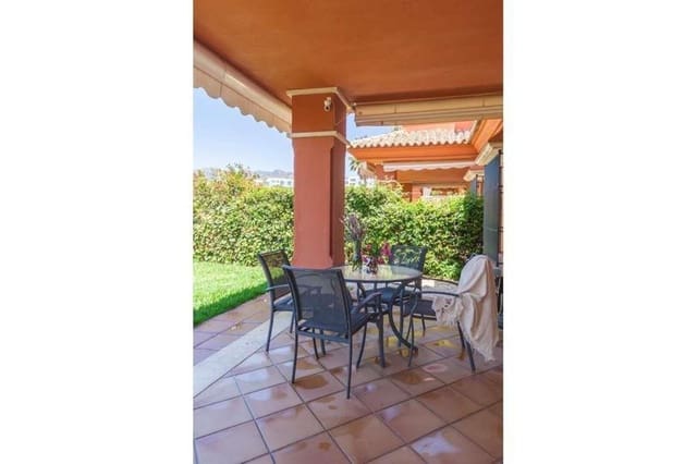 Pareado de 3 habitaciones en Marbella en venta con piscina garaje - 1.000.000 € (Ref: 9721451)