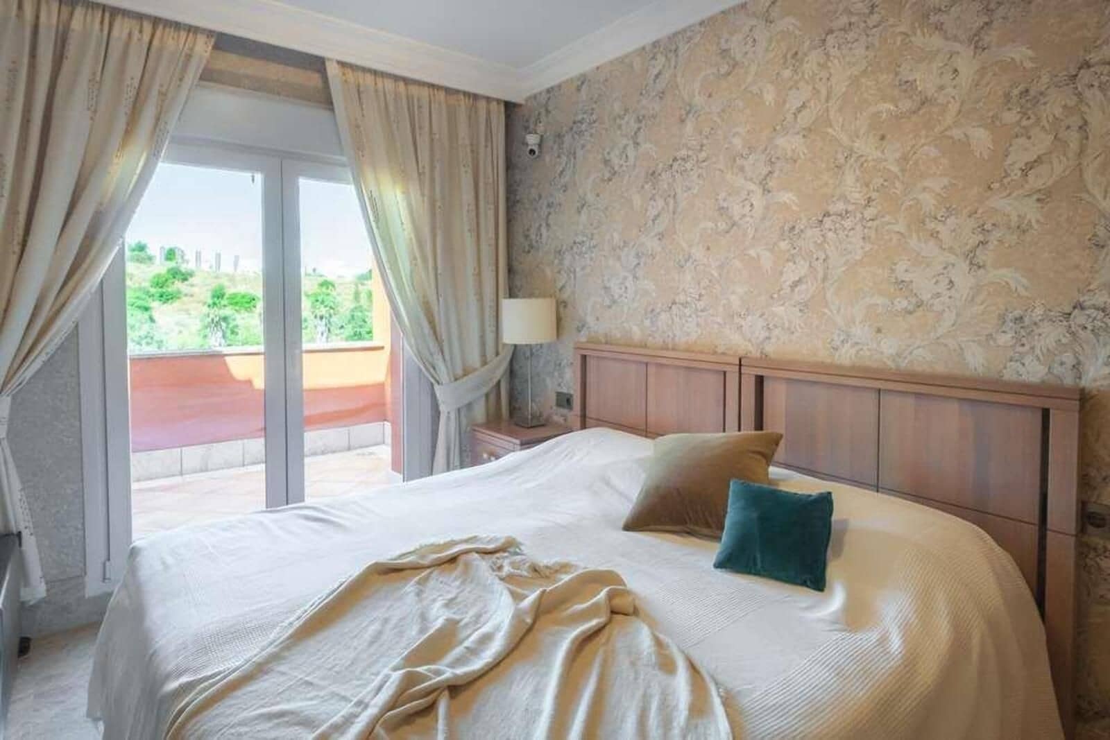 3 soverom Kjedet enebolig til salgs i Marbella med svømmebasseng garasje - € 1 000 000 (Ref: 9721451)