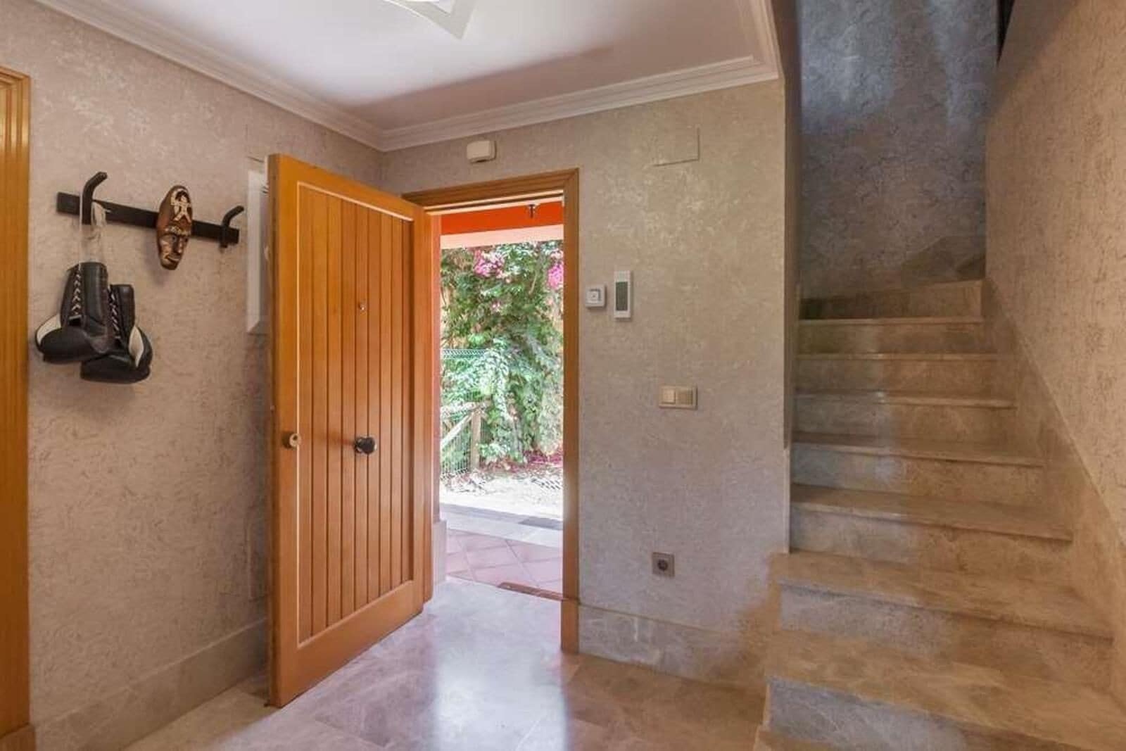 3 soverom Kjedet enebolig til salgs i Marbella med svømmebasseng garasje - € 1 000 000 (Ref: 9721451)