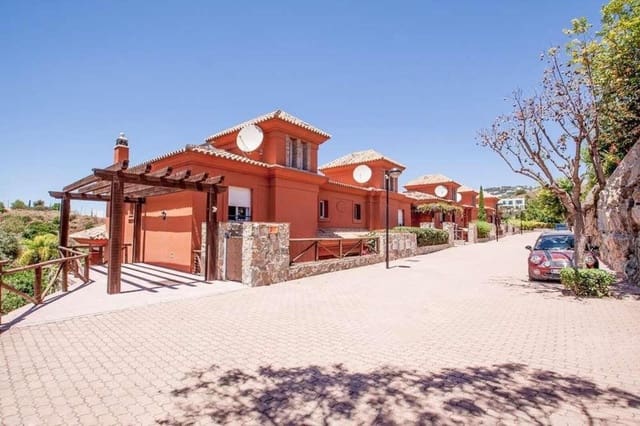 Pareado de 3 habitaciones en Marbella en venta con piscina garaje - 1.000.000 € (Ref: 9721451)