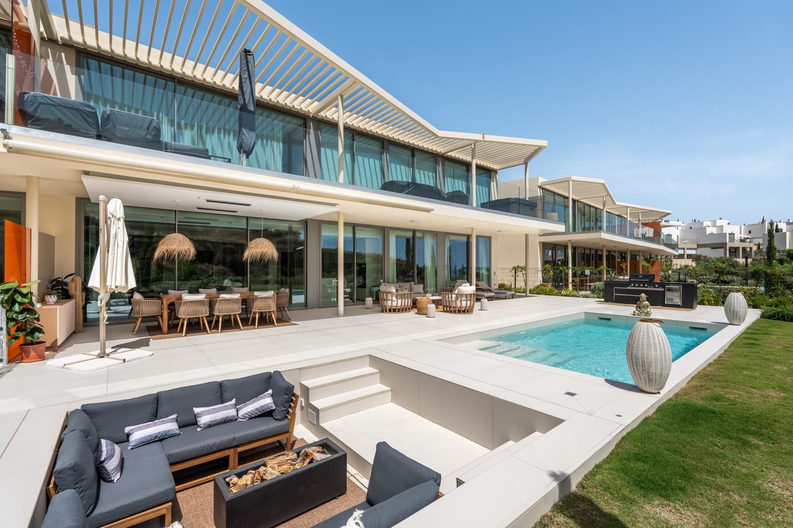 3 bedroom Apartment for sale in Mijas Costa with pool garage - € 1,450,000 (Ref: 9726467)