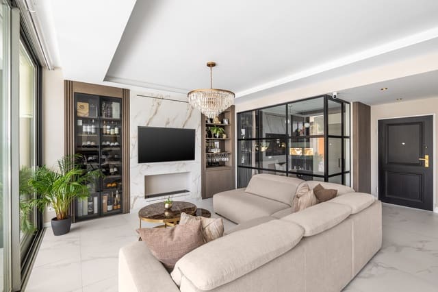 3 makuuhuone Huoneisto myytävänä paikassa Mijas Costa, Mijas mukana uima-altaan 
autotalli - 1 450 000 € (Ref: 9726467)