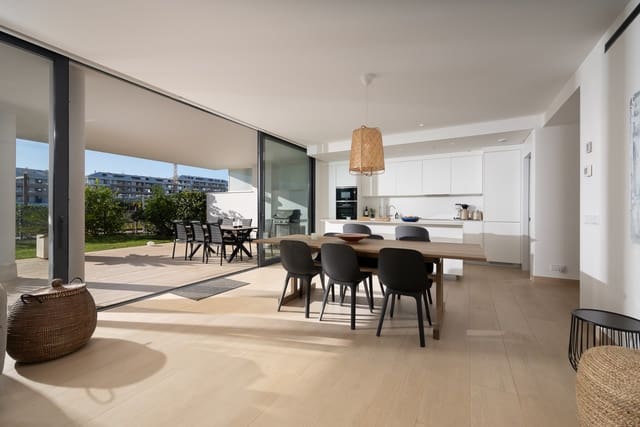 2 bedroom Apartment for sale in El Higuerón, Fuengirola with pool garage - € 620,000 (Ref: 9730221)