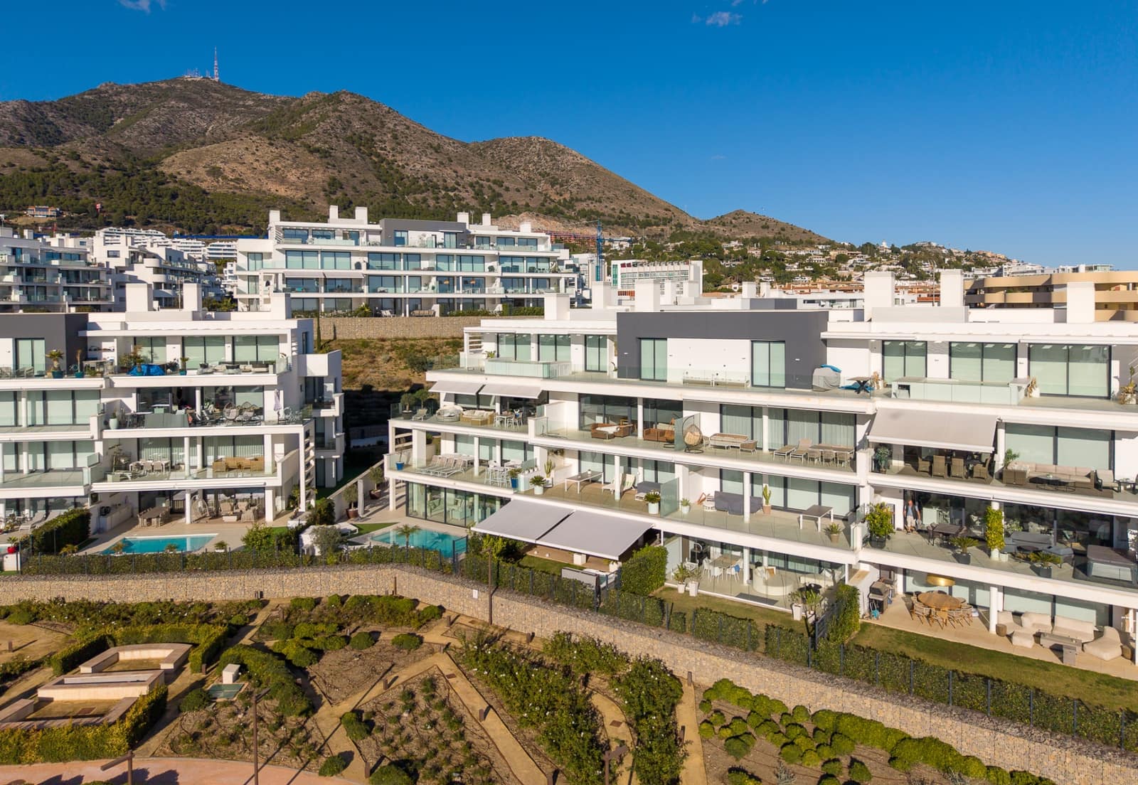 2 bedroom Apartment for sale in Fuengirola with pool garage - € 620,000 (Ref: 9730221)