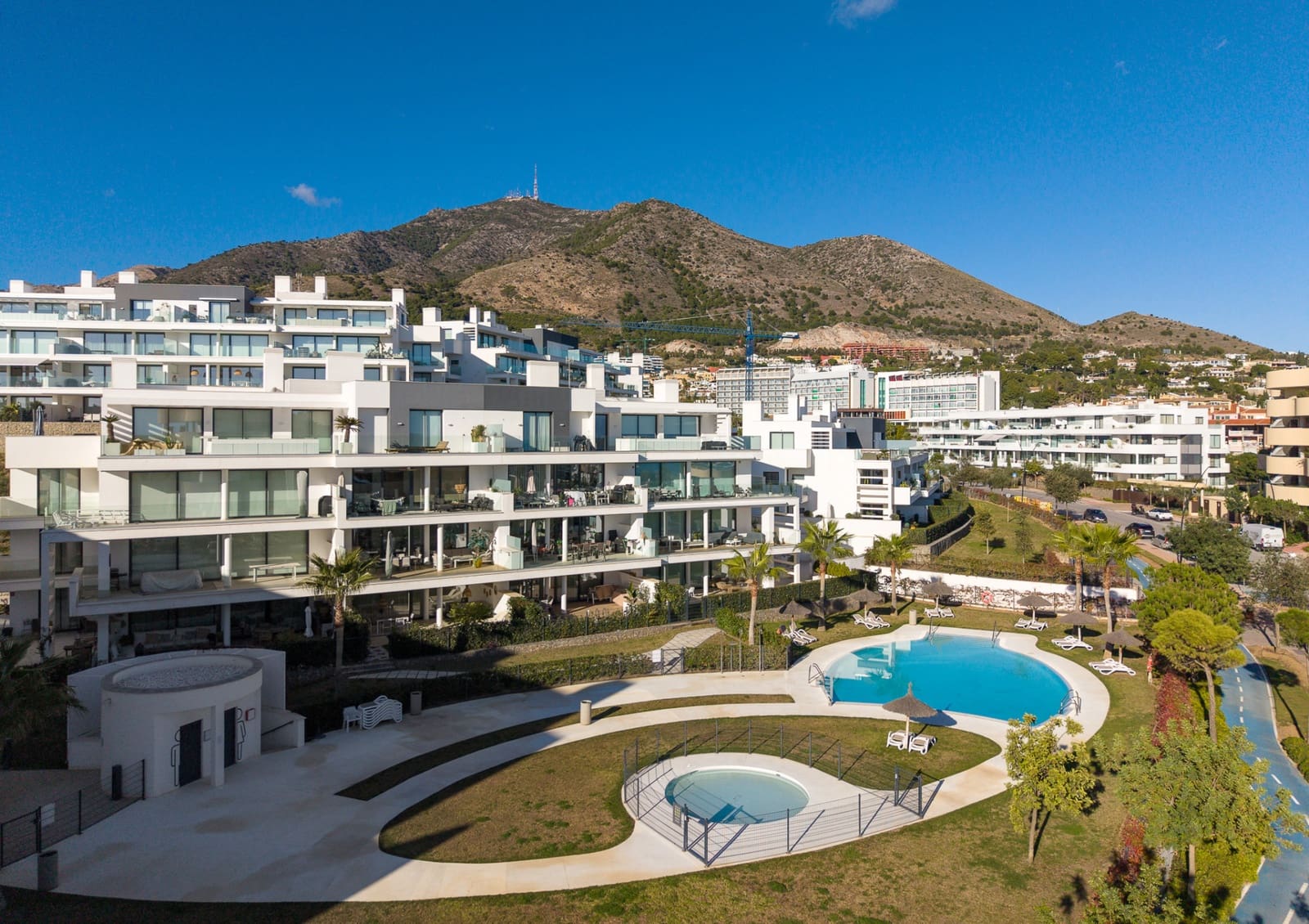 2 bedroom Apartment for sale in Fuengirola with pool garage - € 620,000 (Ref: 9730221)
