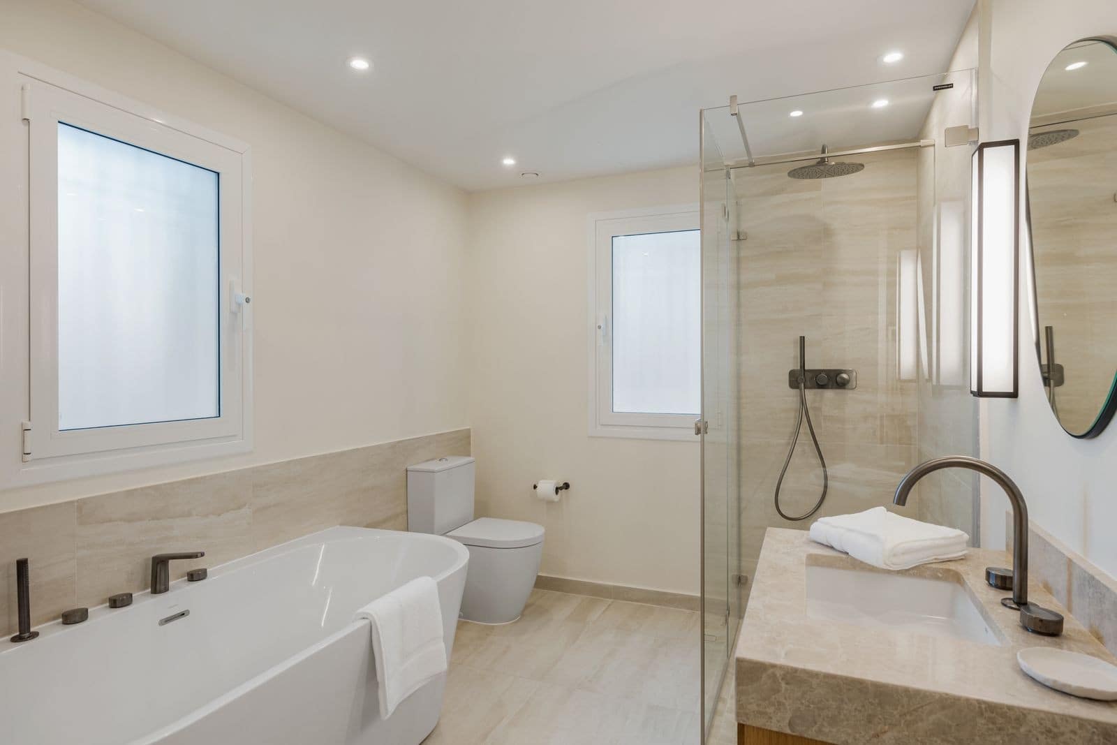 3 sypialnia Willa na sprzedaż w Marbella z basenem garażem - 2 850 000 € (Ref: 9732000)