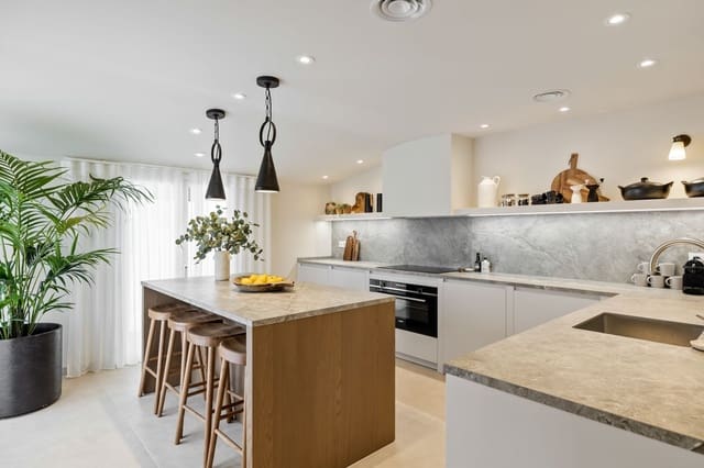 3 sypialnia Willa na sprzedaż w Marbella z basenem garażem - 2 850 000 € (Ref: 9732000)
