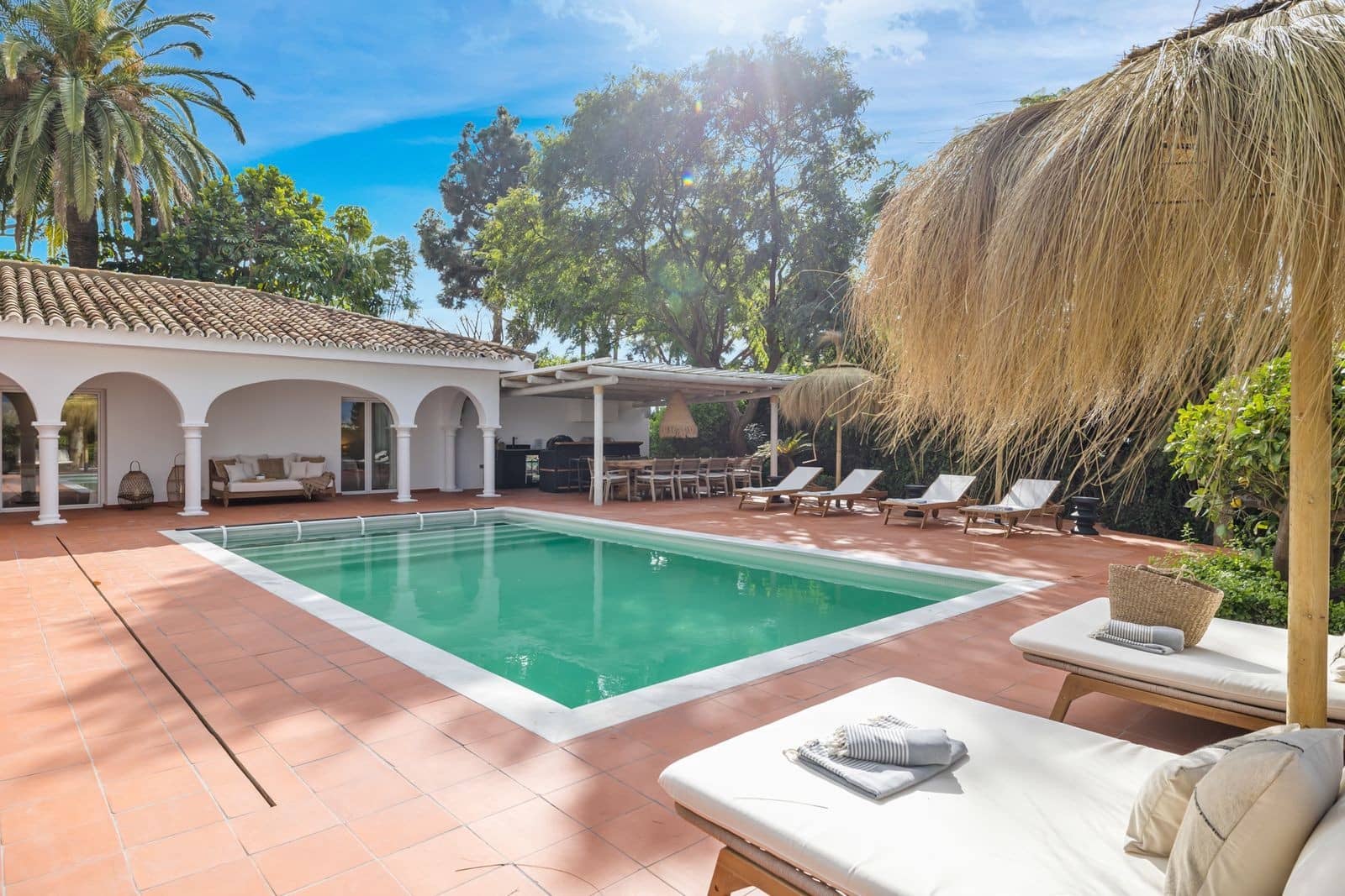 3 sypialnia Willa na sprzedaż w Marbella z basenem garażem - 2 850 000 € (Ref: 9732000)