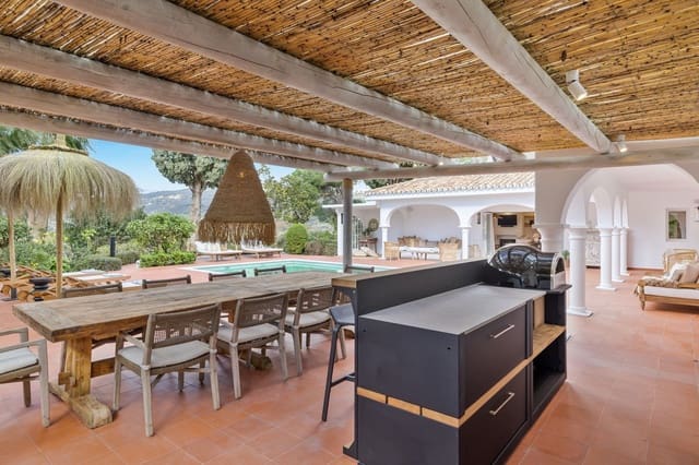 3 sypialnia Willa na sprzedaż w Marbella z basenem garażem - 2 850 000 € (Ref: 9732000)