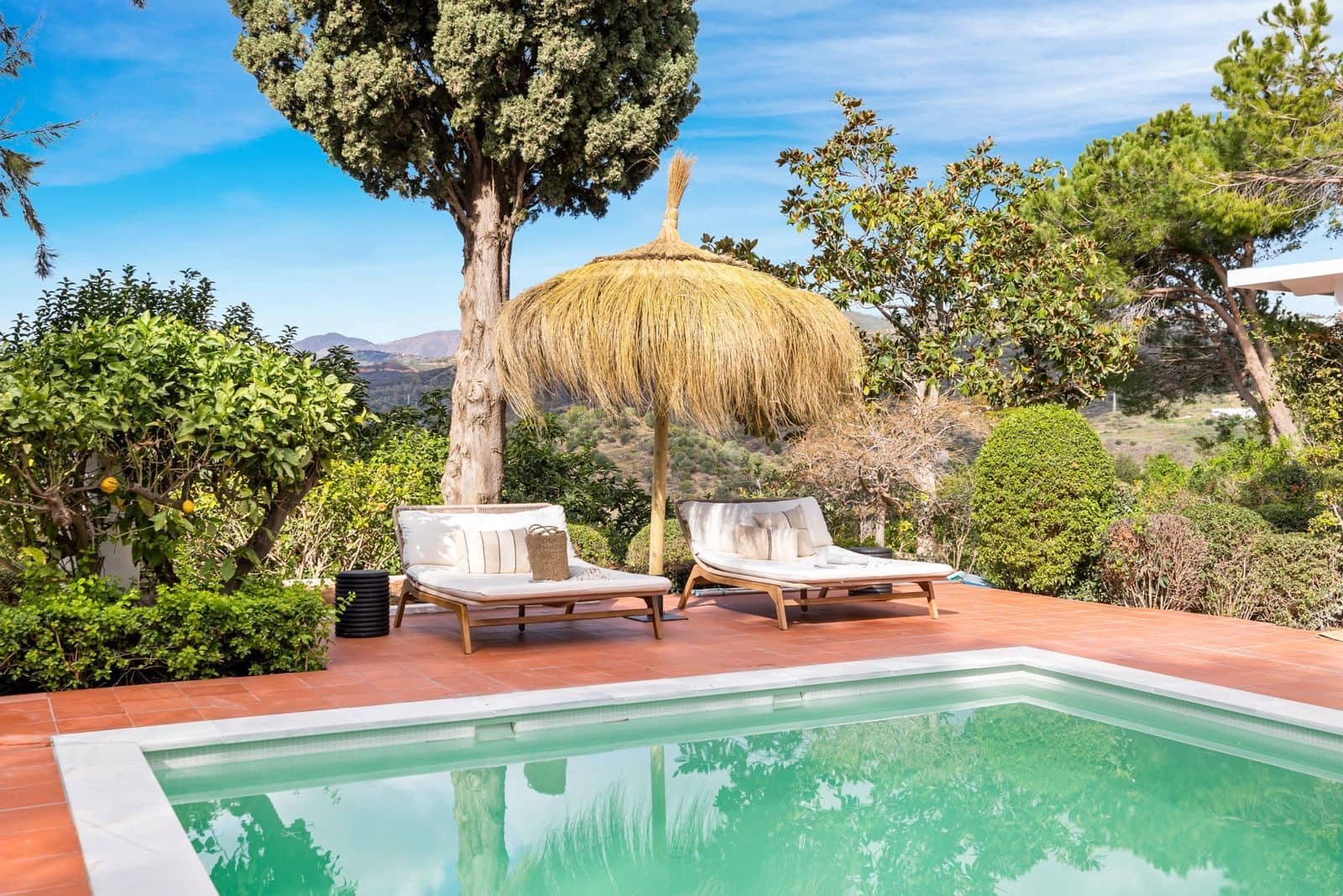 3 sypialnia Willa na sprzedaż w Marbella z basenem garażem - 2 850 000 € (Ref: 9732000)