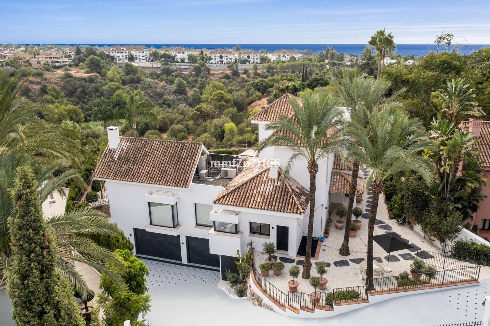 4 makuuhuone Huvila myytävänä paikassa Marbella mukana uima-altaan 
autotalli - 4 100 000 € (Ref: 9732002)