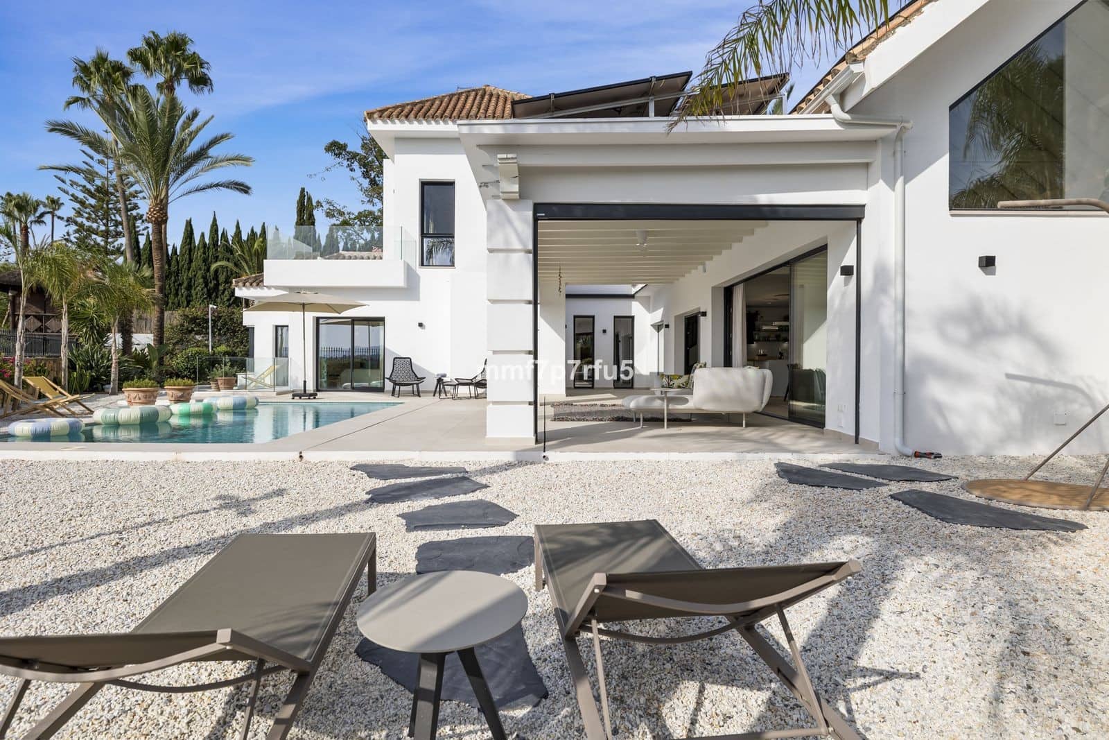 4 makuuhuone Huvila myytävänä paikassa Marbella mukana uima-altaan 
autotalli - 4 100 000 € (Ref: 9732002)